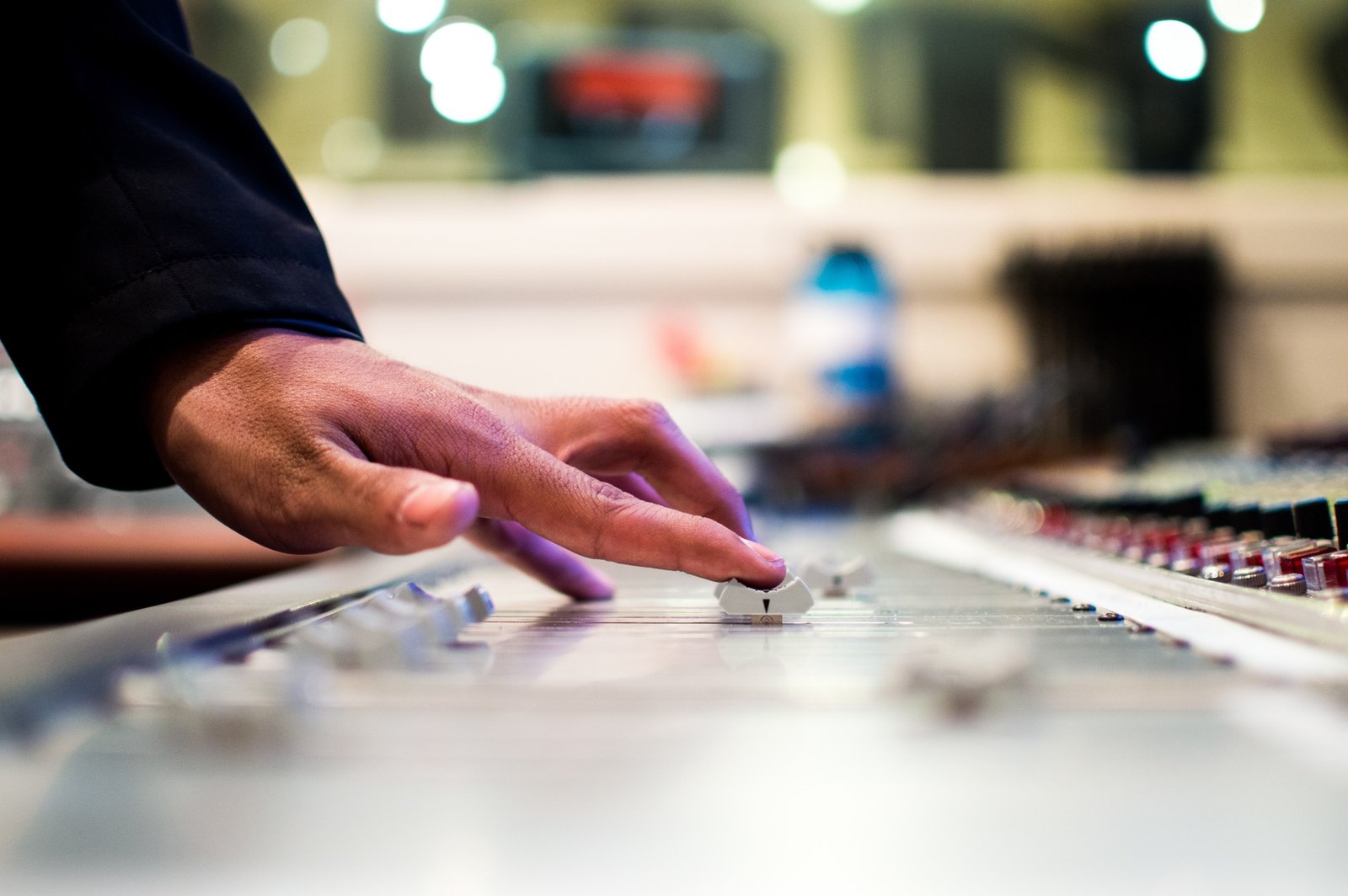 How to Choose the Right DAW for Music Production