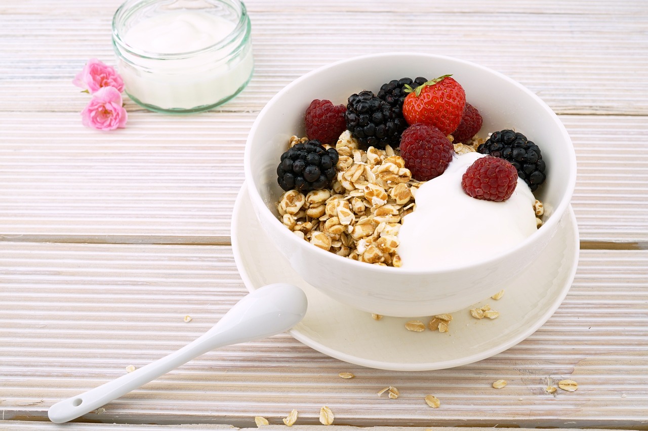 Greek Yogurt Breakfast Bowl with Berries