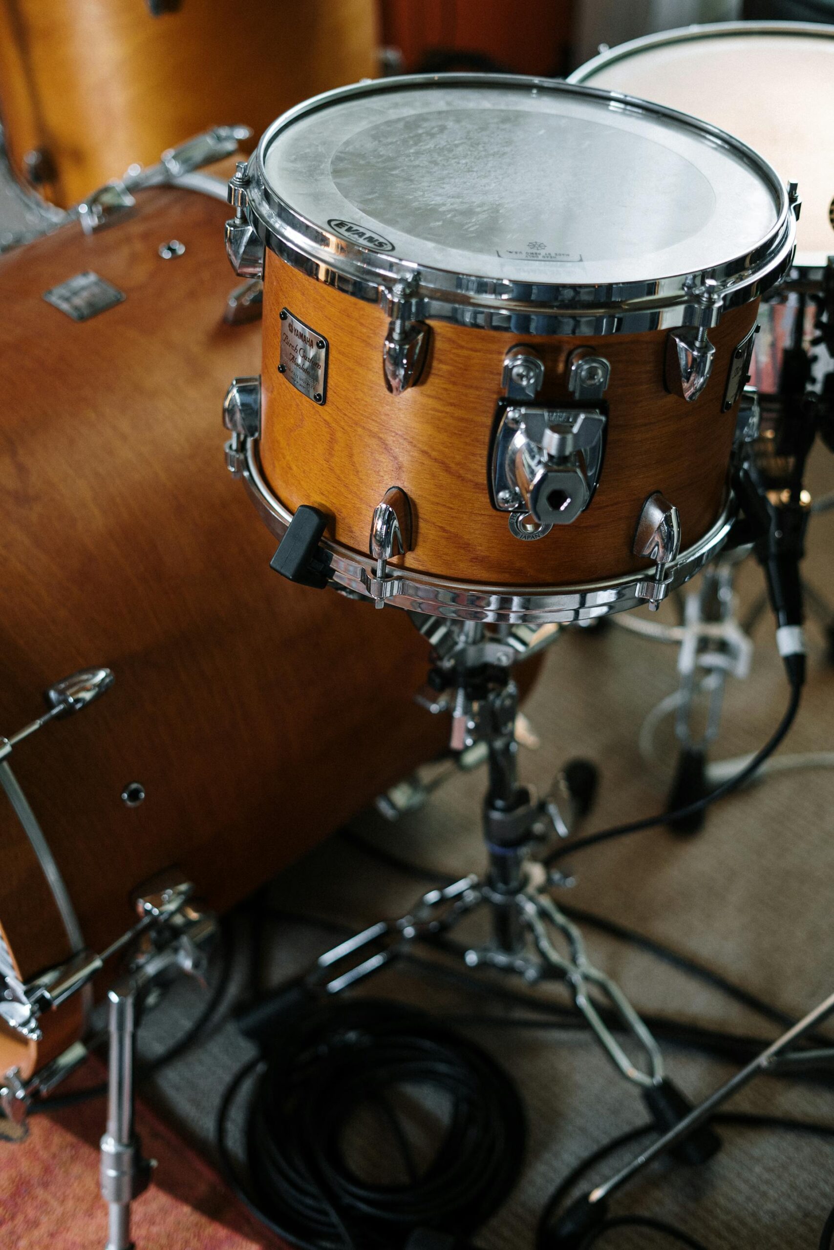 Brown and White Drum Set