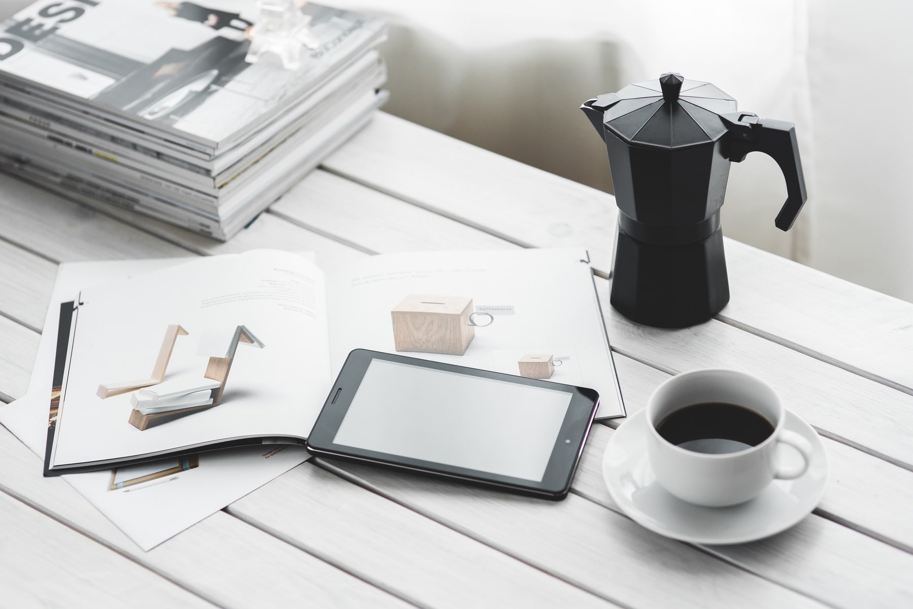 Digital Declutter: Regain Focus in a Noisy World